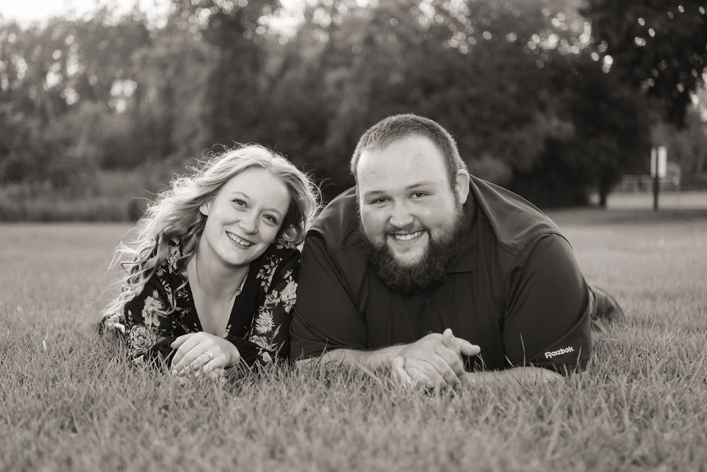 engagement-photos-height-difference-poses-fort-atkinson-wi 2
